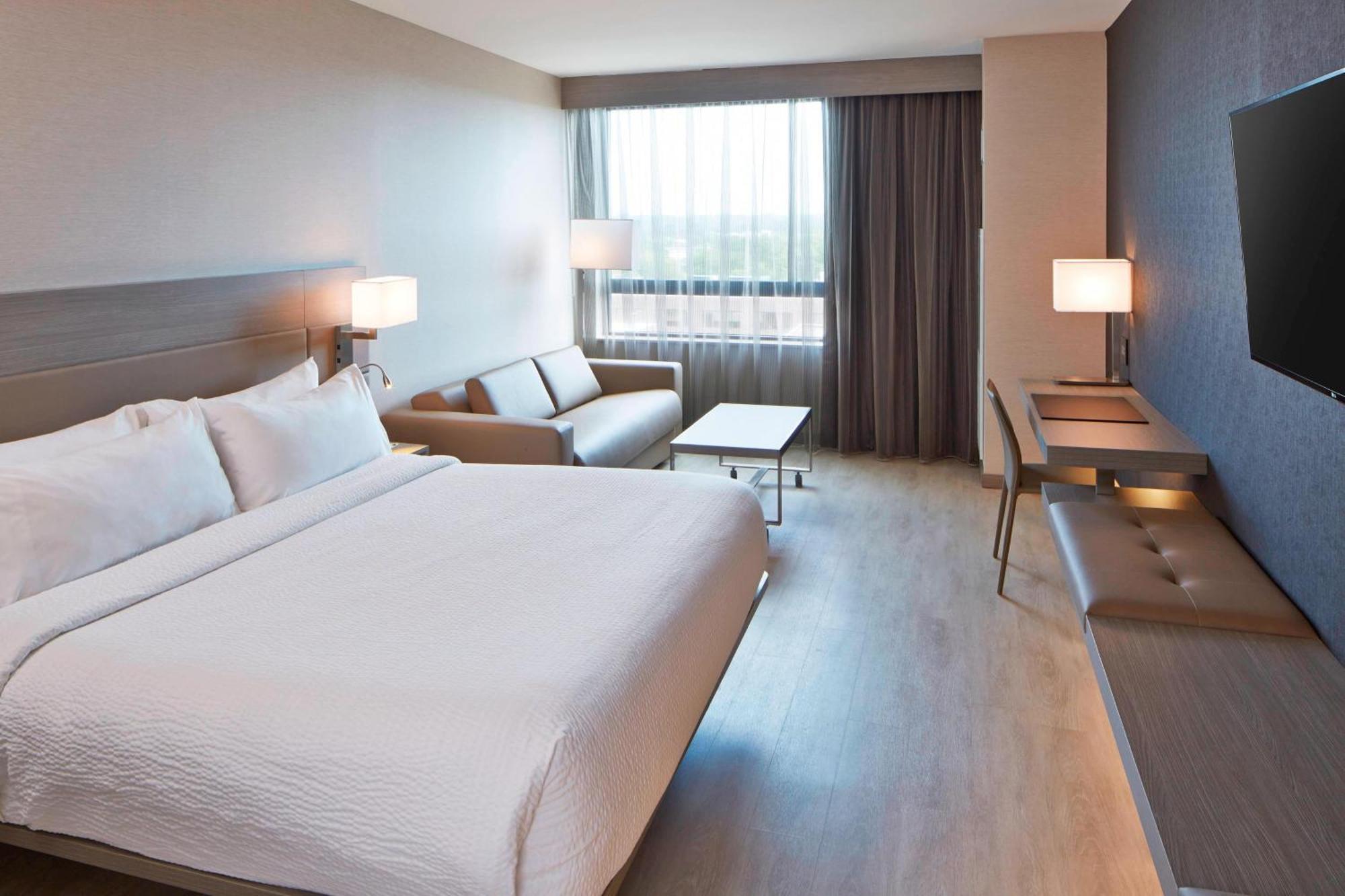 Ac Hotel By Marriott Des Moines East Village Екстериор снимка