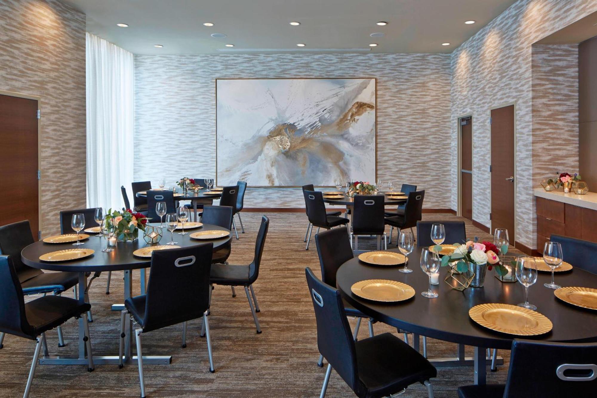 Ac Hotel By Marriott Des Moines East Village Екстериор снимка