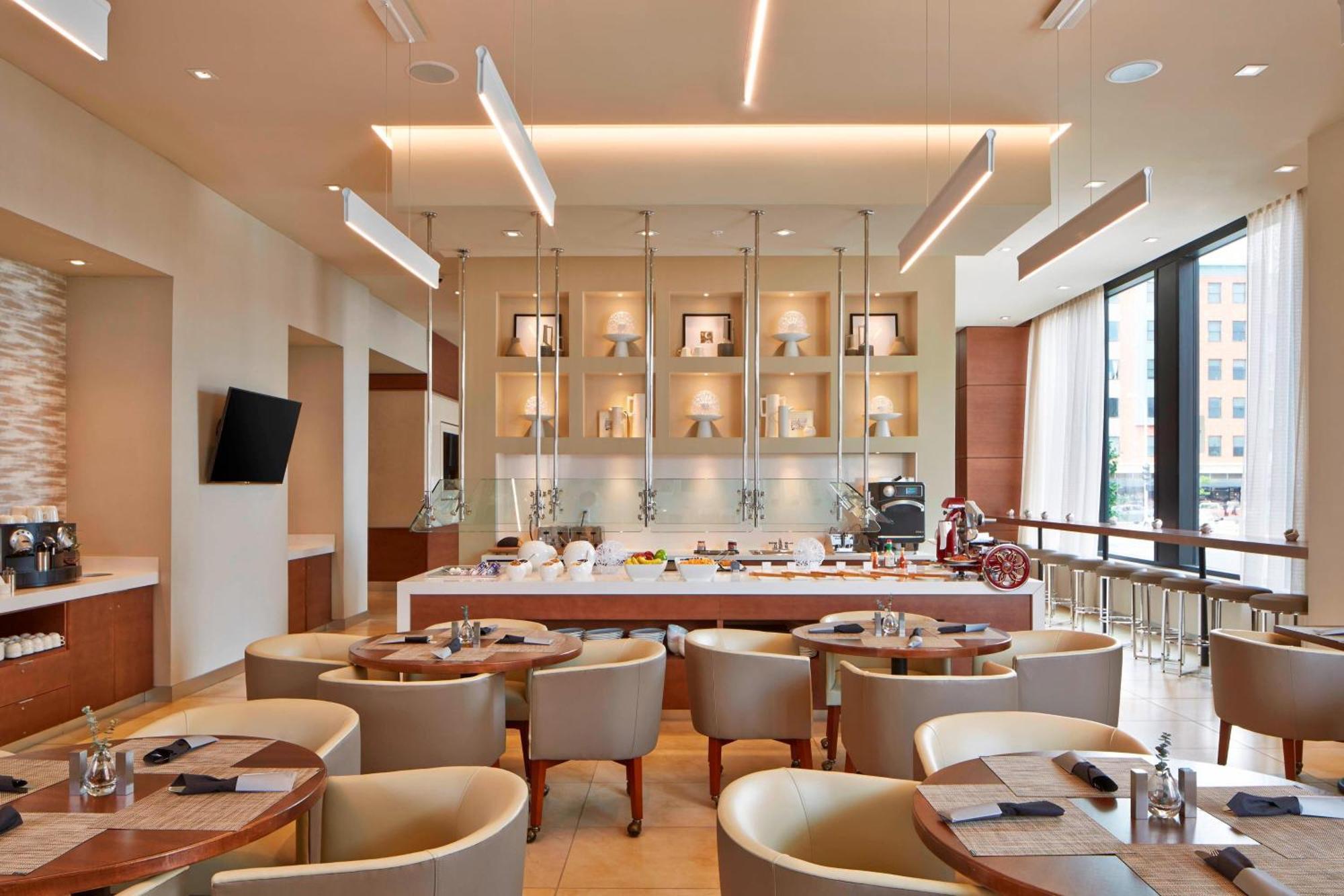 Ac Hotel By Marriott Des Moines East Village Екстериор снимка
