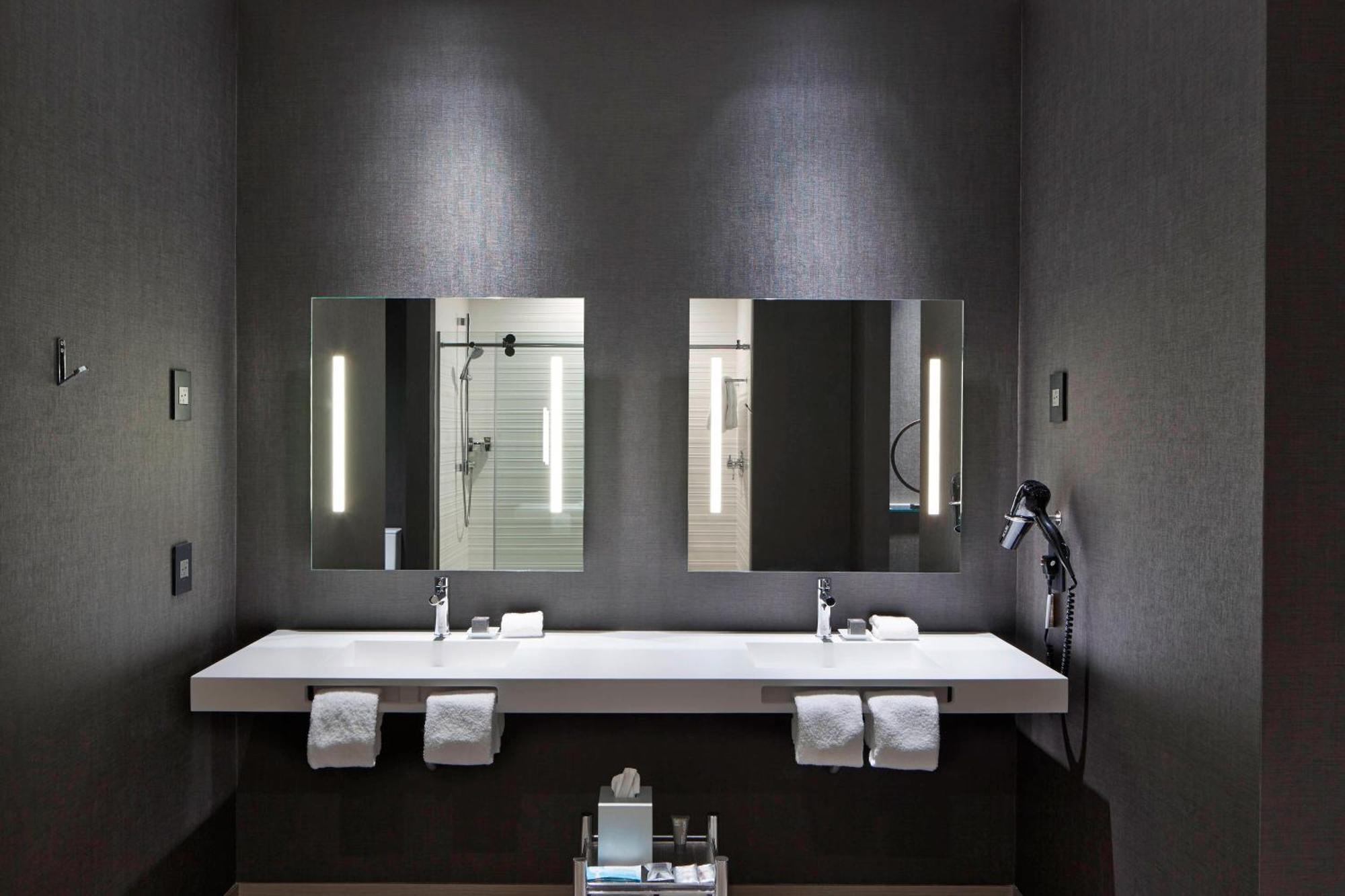 Ac Hotel By Marriott Des Moines East Village Екстериор снимка